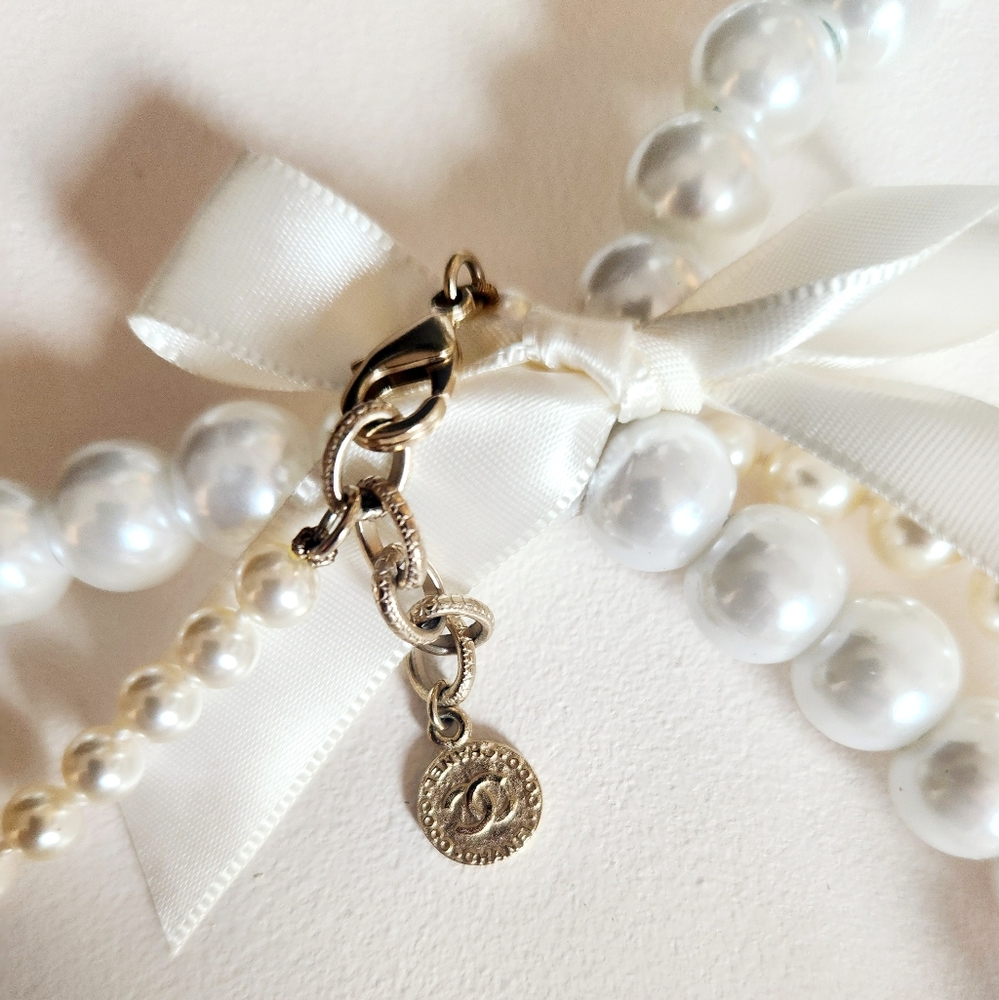 ❌️SOLD DIRECTLY ❌️CHANEL 100th Anniversary Pearl + Charm Necklace - Picture 15 of 16